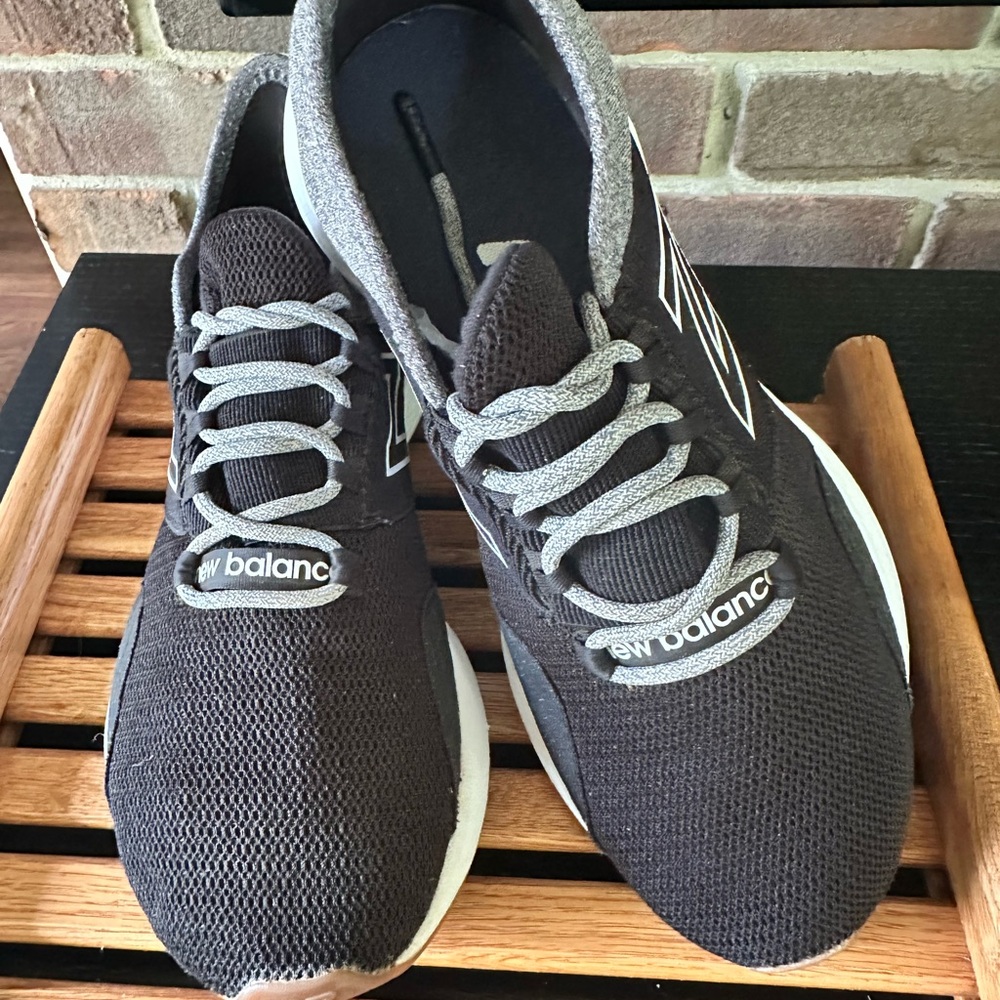 New Balance Black and Gray Sneakers with Breathable Mesh - Picture 13 of 16